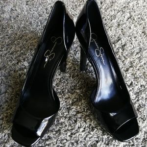 Jessica Simpson platform pump